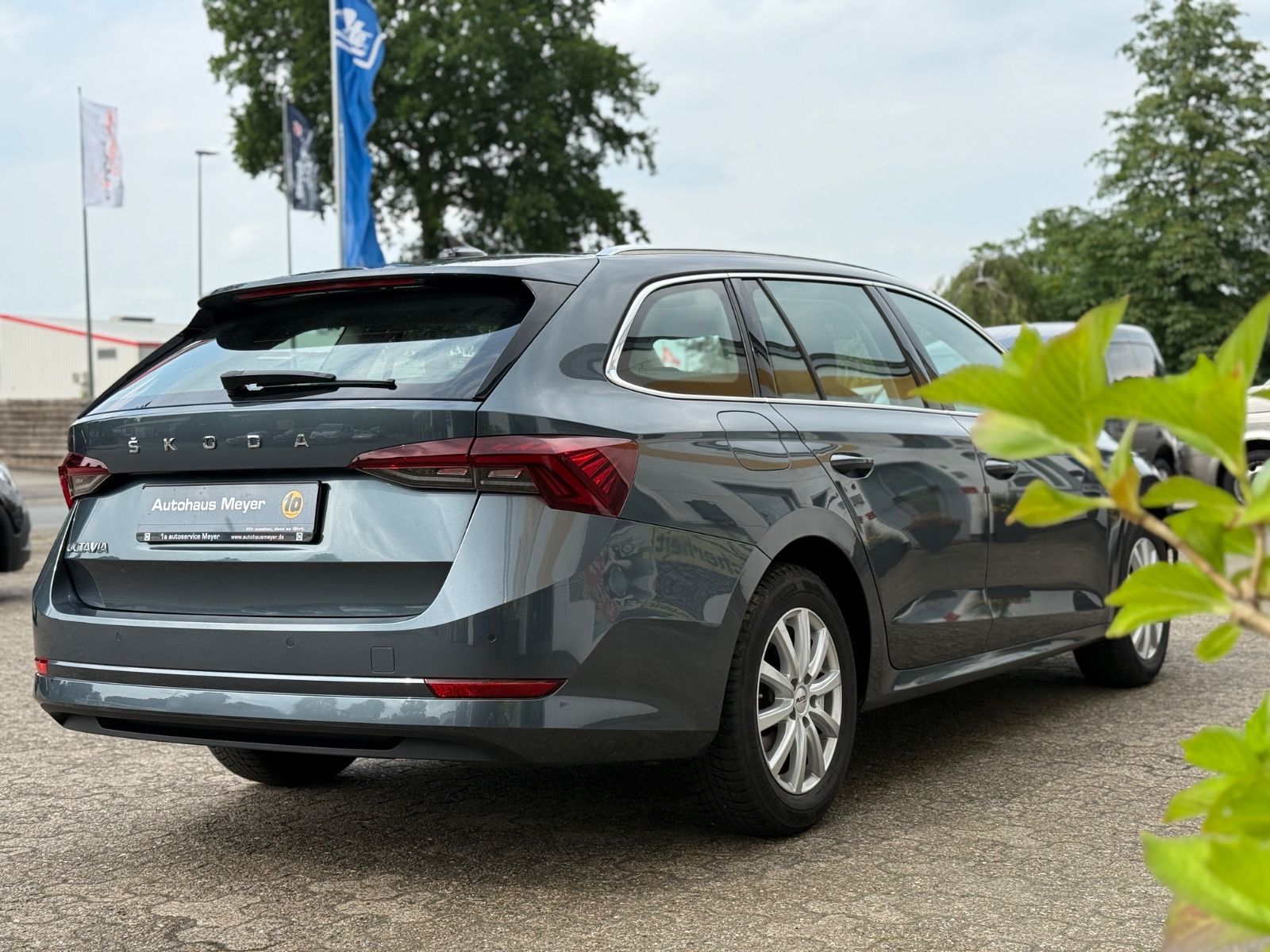 Skoda Octavia Combi 1.5 TSI Style - Samsaru's Car Outlet