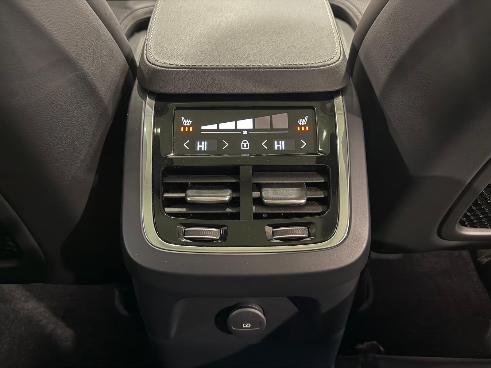 Volvo XC90 Ultra Dark Recharge*LED*RFK360°*7SITZER*