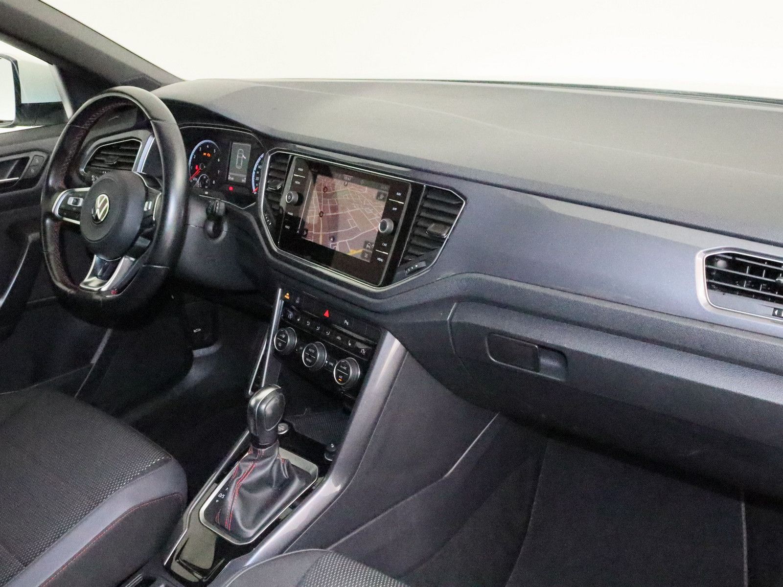 Volkswagen T-Roc 1.5 TSI Sport - Samsaru's Car Outlet
