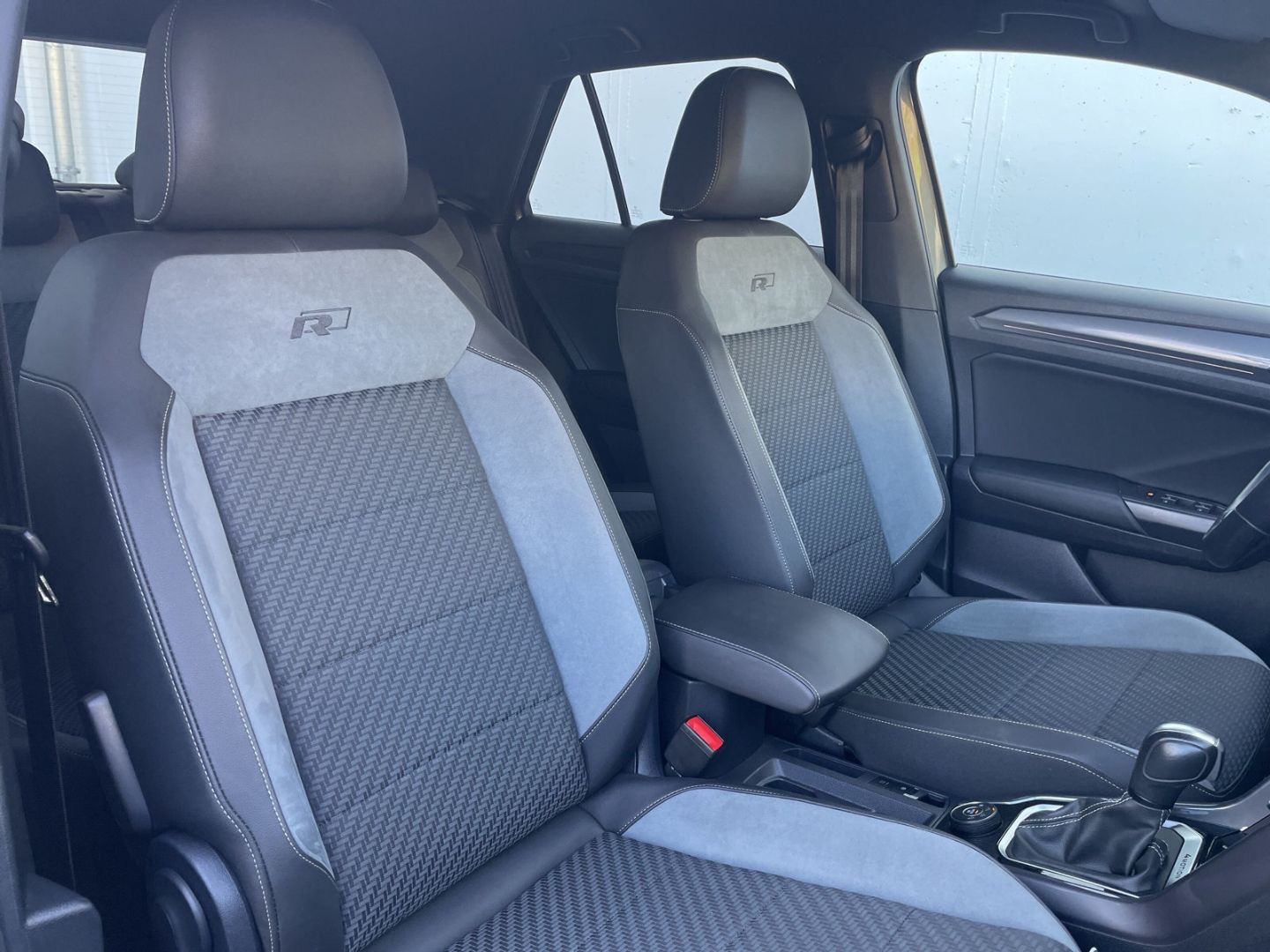 Volkswagen T-Roc 2.0TSI DSG R-Line Sport 4Motion - Samsaru's Car Outlet