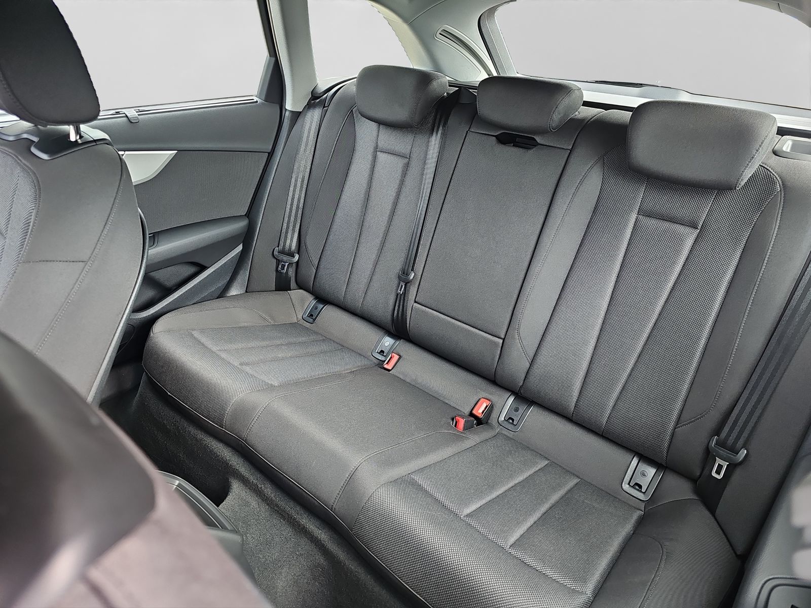 Audi A4 Avant 35 2.0 TDI - Samsaru's Car Outlet