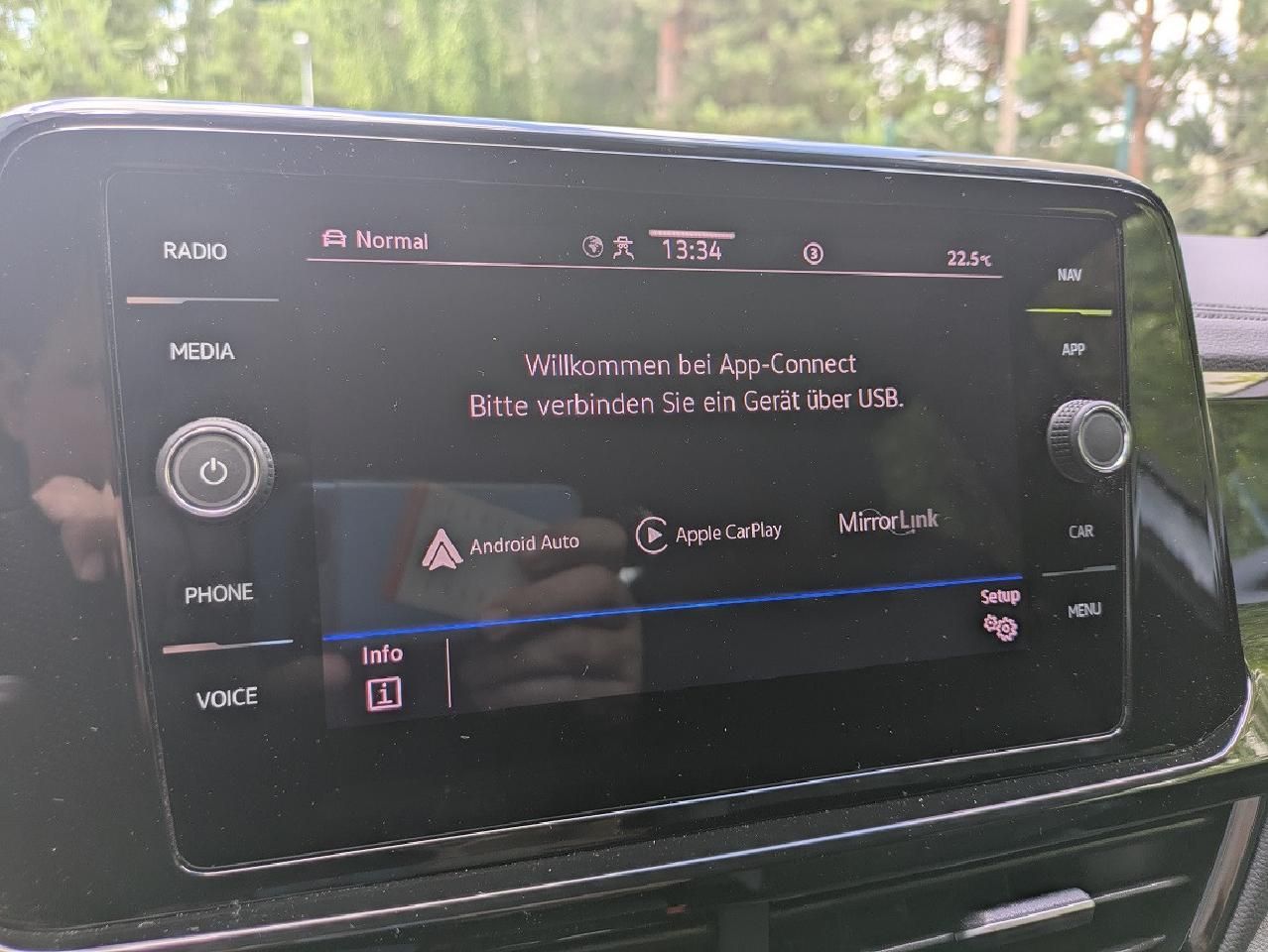 Volkswagen T-Roc 1.5 TSI R-Line DSG - Samsaru's Car Outlet