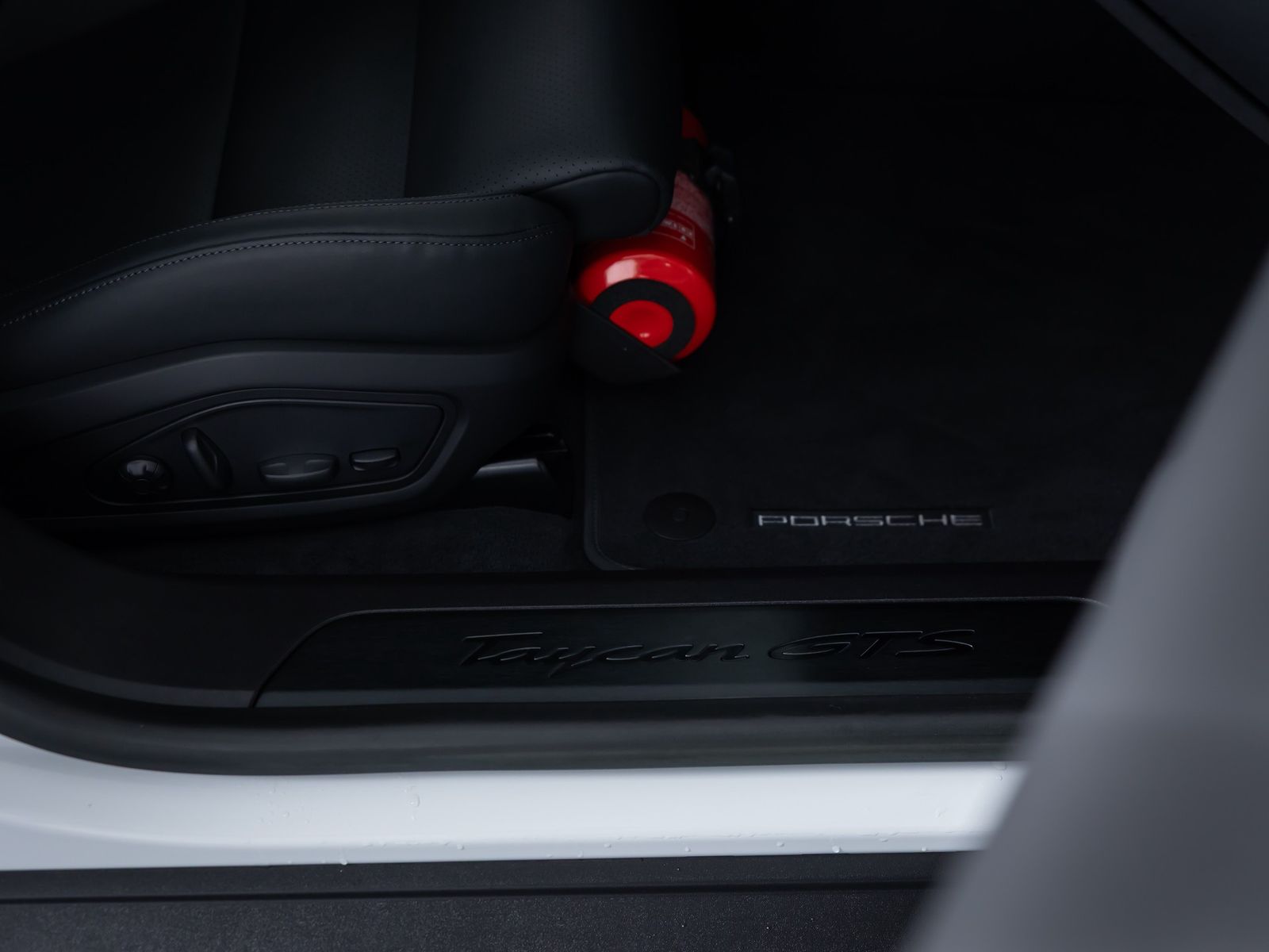 Porsche Taycan GTS Sport Turismo SPORTDESIGN CARBON*PANO