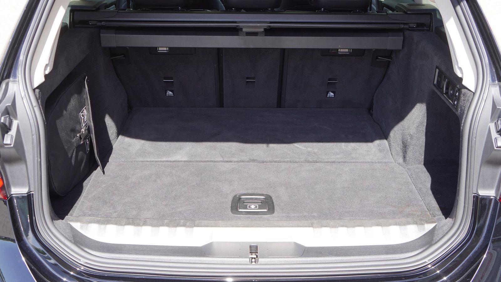 BMW 320e Touring xDrive Sport Line - Samsaru's Car Outlet