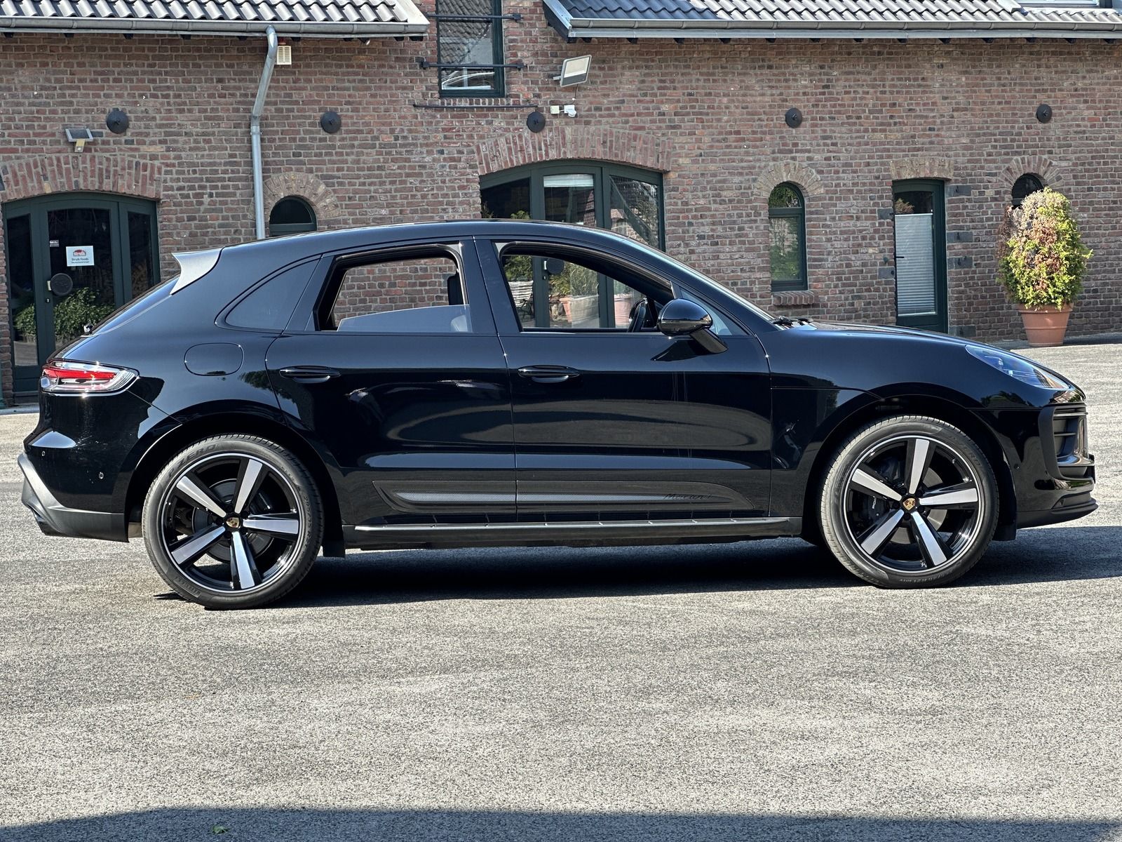 Porsche Macan T SPORTABGAS*21 EXCLUSIVE - Samsaru's Car Outlet