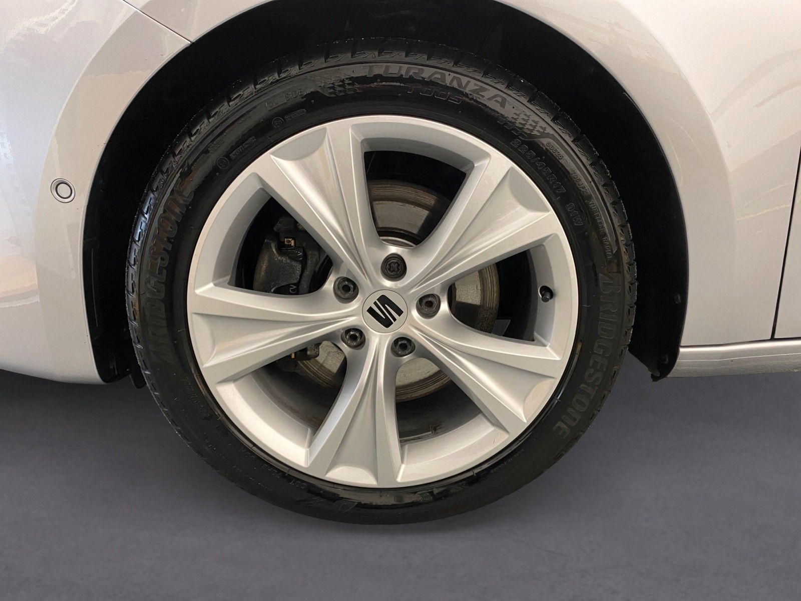 Seat Leon Sportstourer FR AHK Kamera Navi SHZ LED DAB