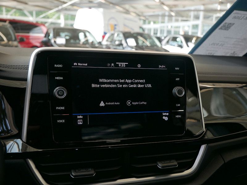 Volkswagen T-Roc 2.0 TDI R-Line - Samsaru's Car Outlet