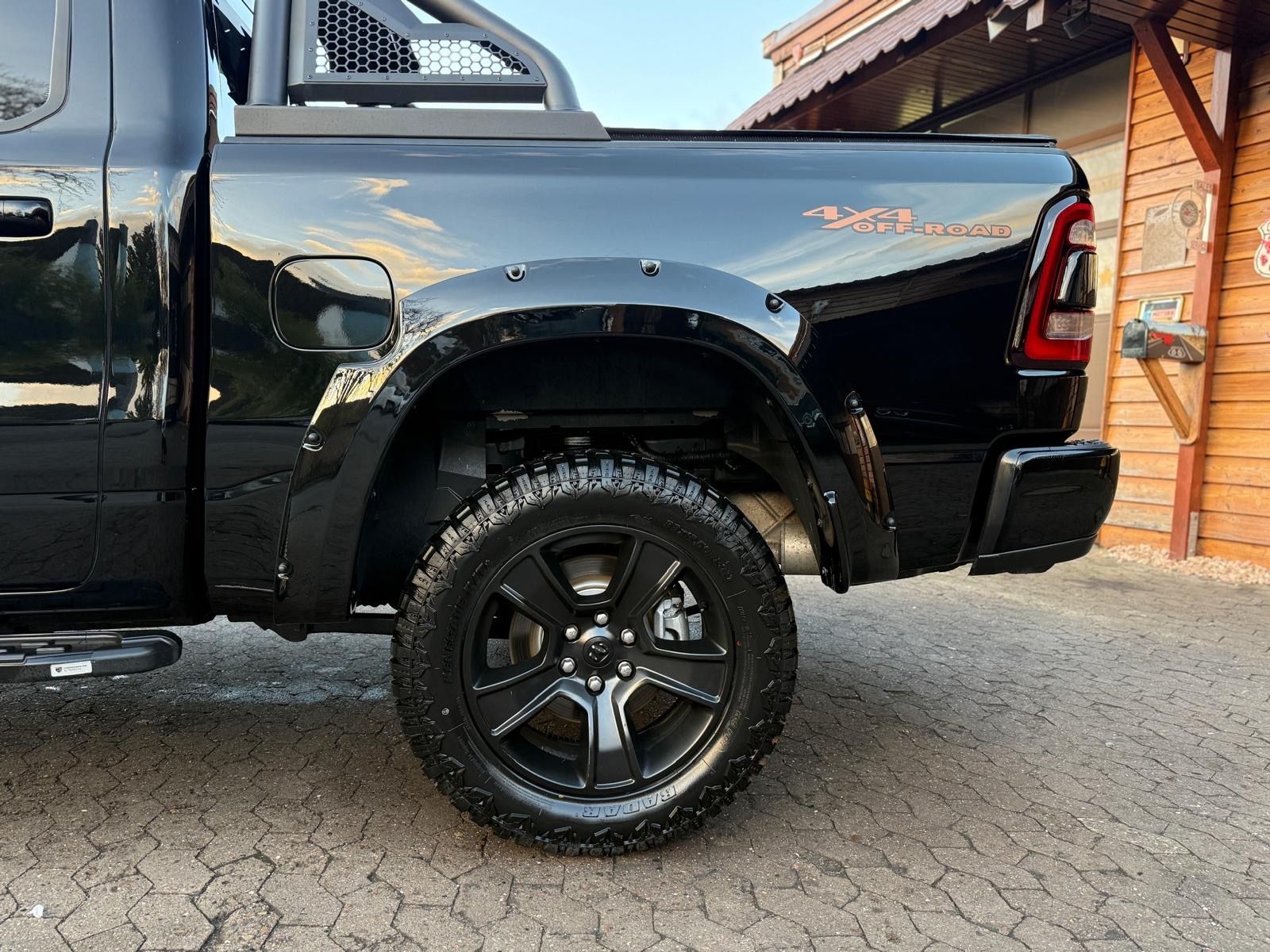 Dodge SPORT*NIGHT*OFFROAD*LIFT*AHK*NAVI*BÜGEL*GARANTIE