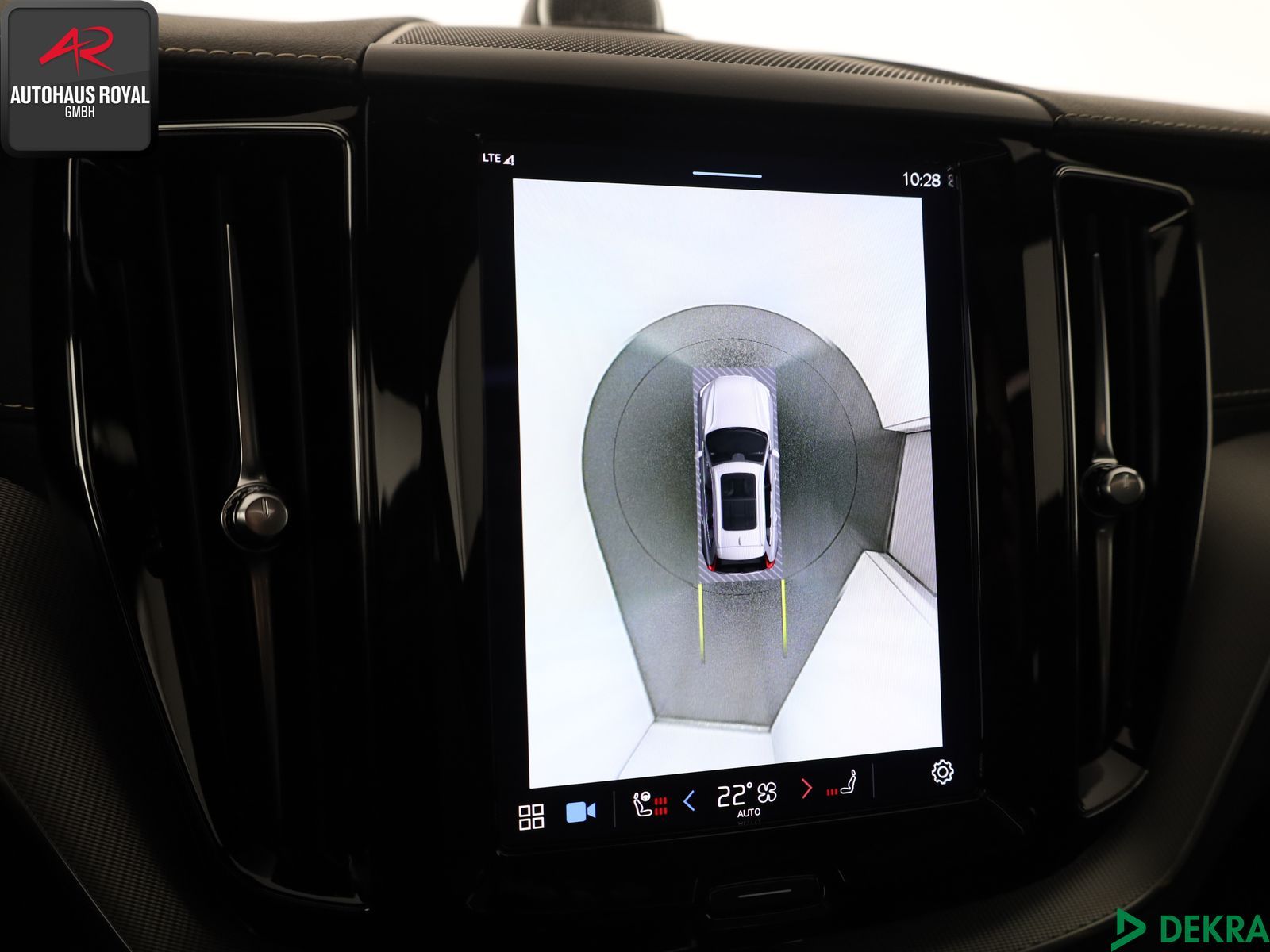 Volvo XC 60 T8 AWD STANDHEIZ,360GRAD,BOWERS+W,KEYLESS