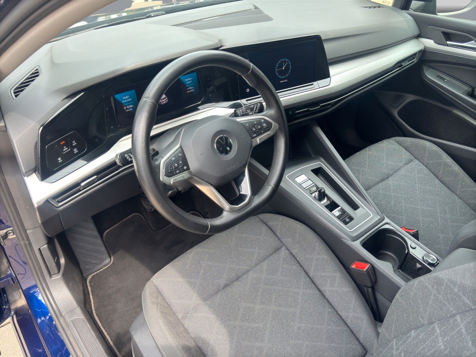 Volkswagen Golf VIII Life eTSI - Samsaru's Car Outlet