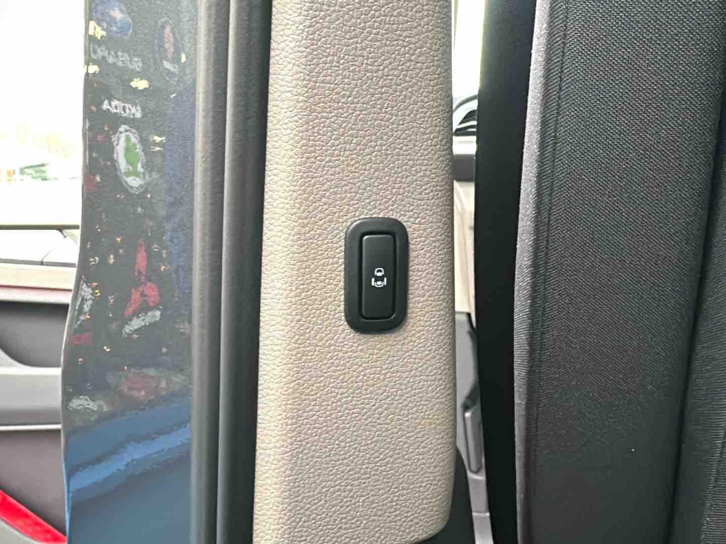 Volkswagen T7 Multivan 2.0 TDI Life - Samsaru's Car Outlet