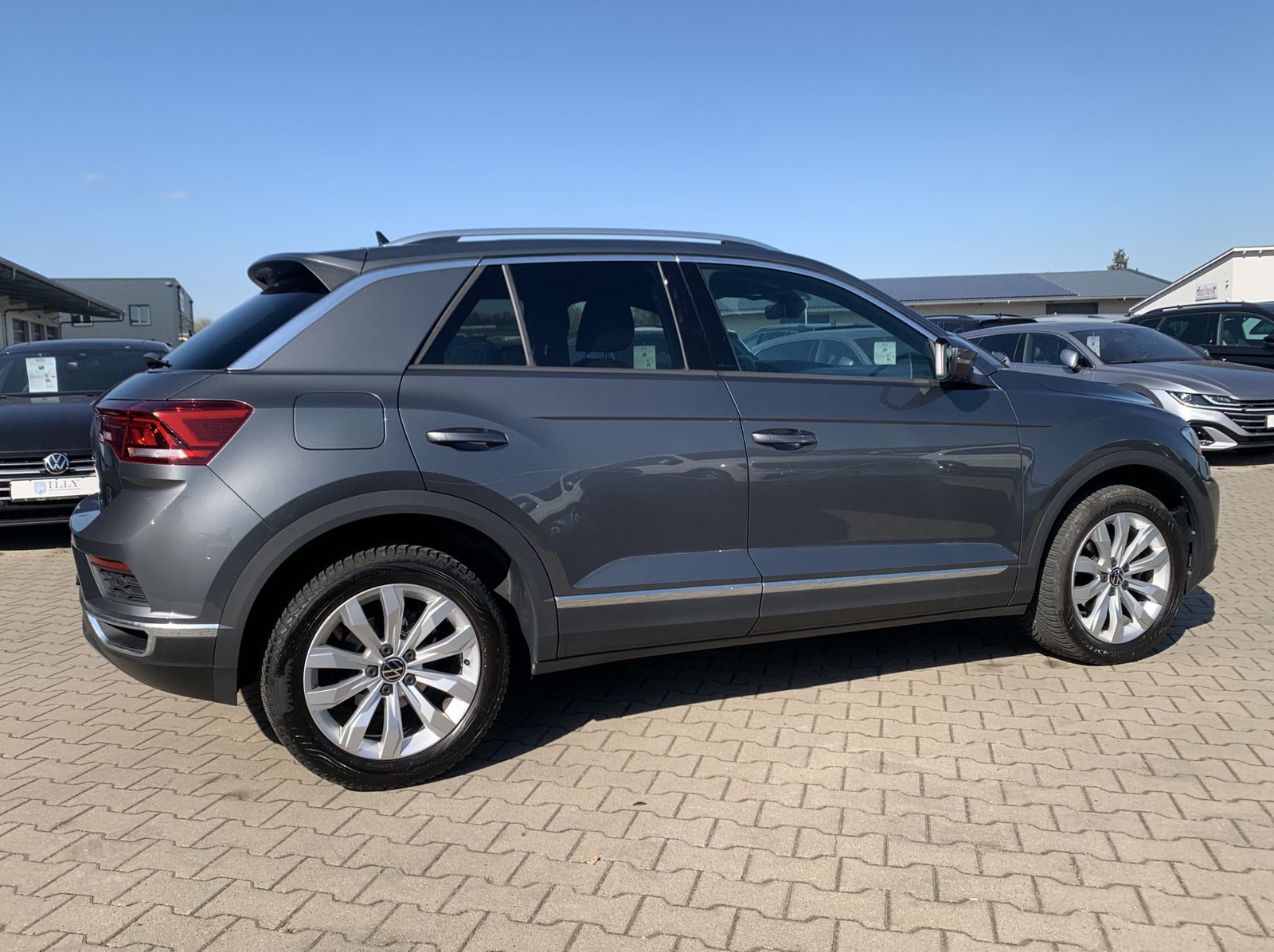 Volkswagen T-Roc 1.5 TSI Sport - Samsaru's Car Outlet