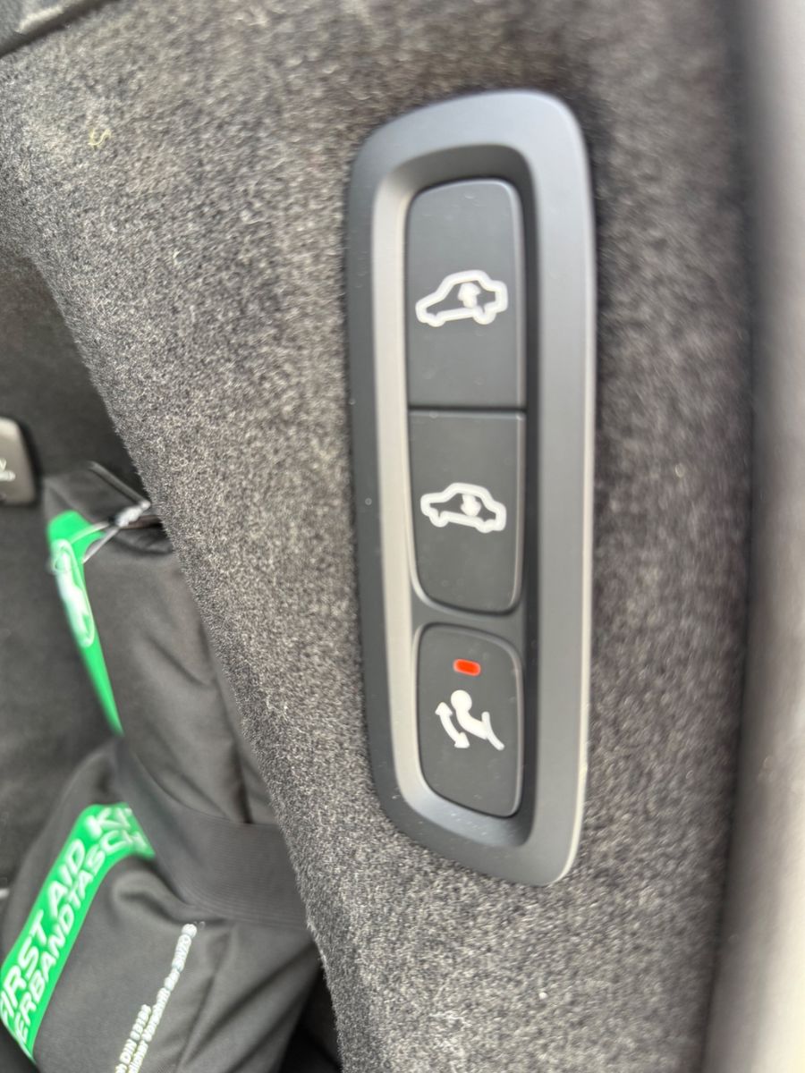 Volvo XC90 Ultra Dark T8 AWD/Pano/360°/HK/BLIS/AHK/HUD