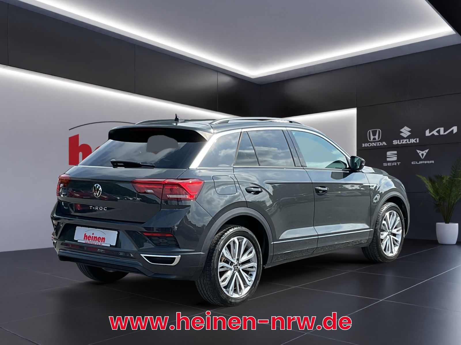 Volkswagen T-Roc 1.5 TSI DSG Sport R-Line - Samsaru's Car Outlet