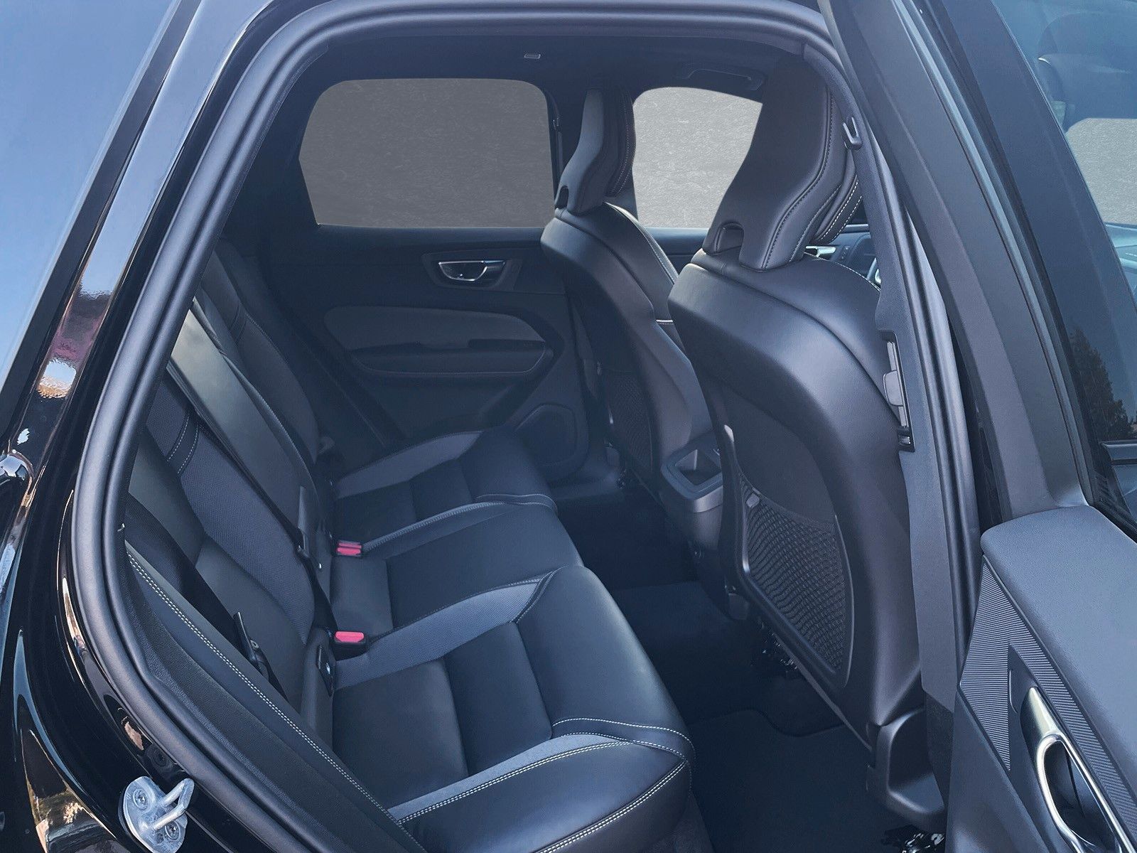 Volvo XC60 B5 AWD Plus Dark AHK ACC BLIS SD