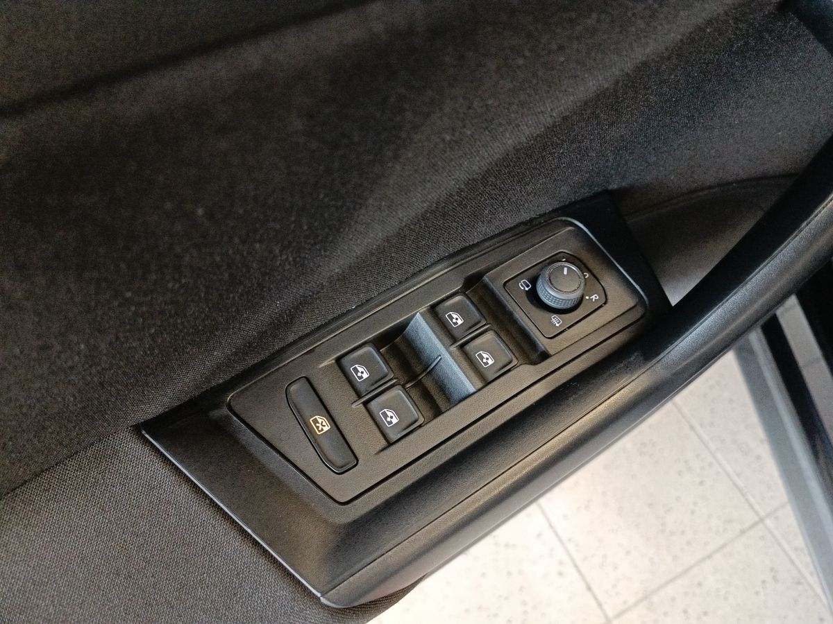 Volkswagen T-Roc 1.5 TSI LIFE DSG - Samsaru's Car Outlet