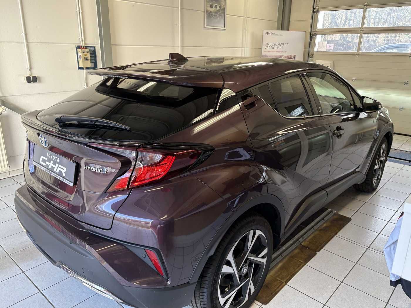 Toyota C-HR Hybrid - Samsaru's Car Outlet
