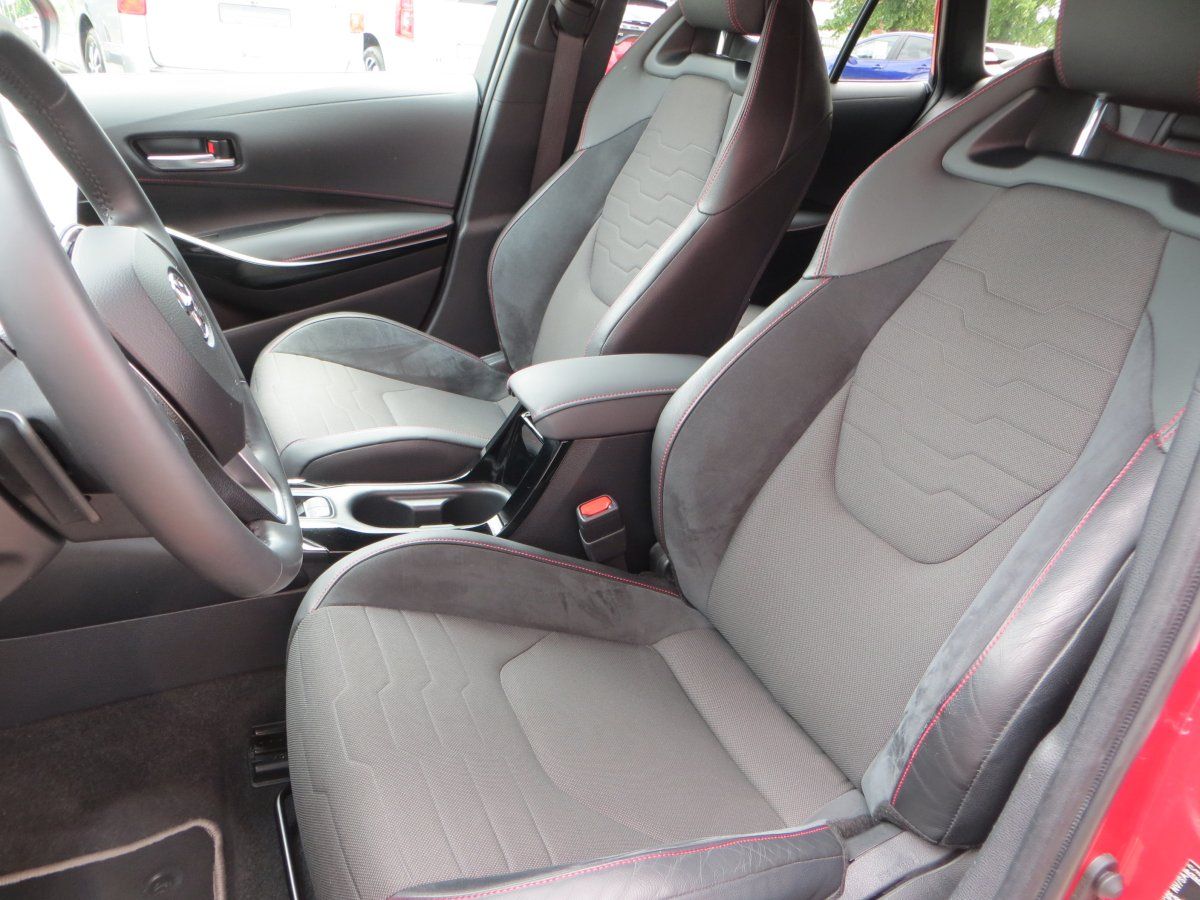 Toyota Corolla 2.0 Hybrid Lounge - Samsaru's Car Outlet