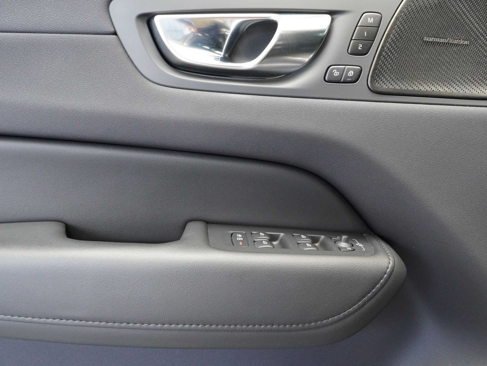 Volvo XC60 B4 B Plus Dark LED/NAVI/ACC/BLIS