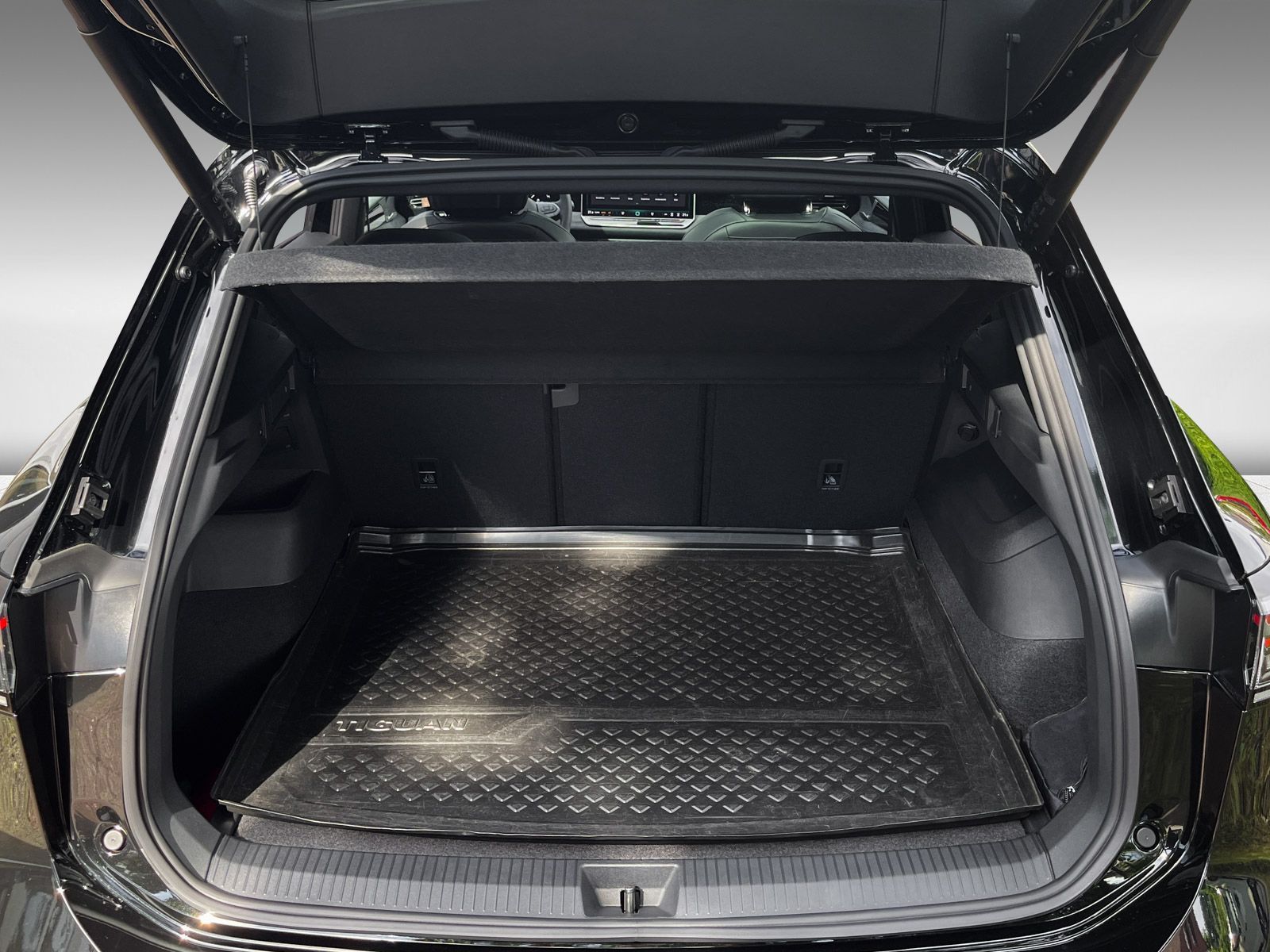 Volkswagen Tiguan 2.0 TSI R-Line 4Mo. DSG Matrix AHK Stdhzg