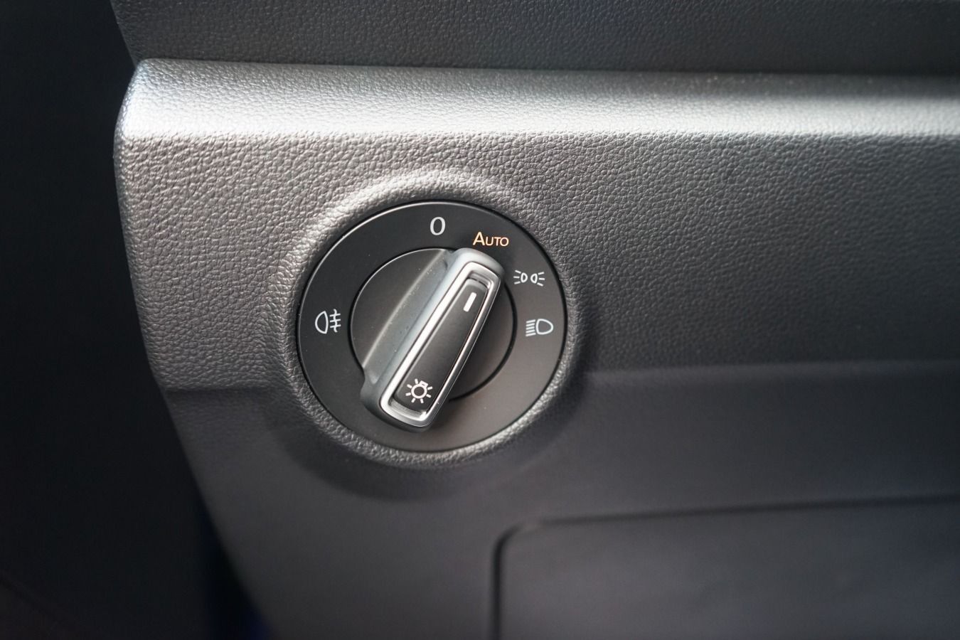 Volkswagen T-Roc 1.5 TSI Style - Samsaru's Car Outlet
