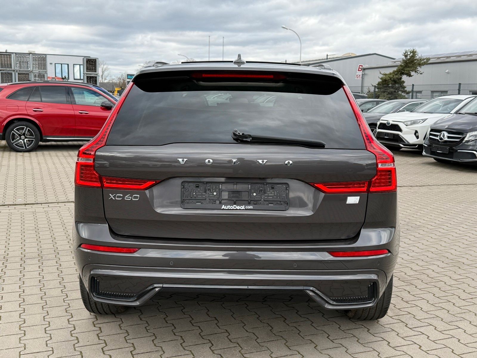 Volvo XC60 T6 253 +145 R-Design AWD Ultimate Dark*Pano