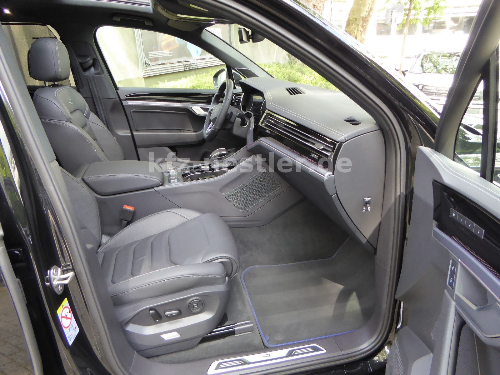 Volkswagen Touareg R eHybrid Pano/21"/AHK/HUD/Dynaudio/ACC