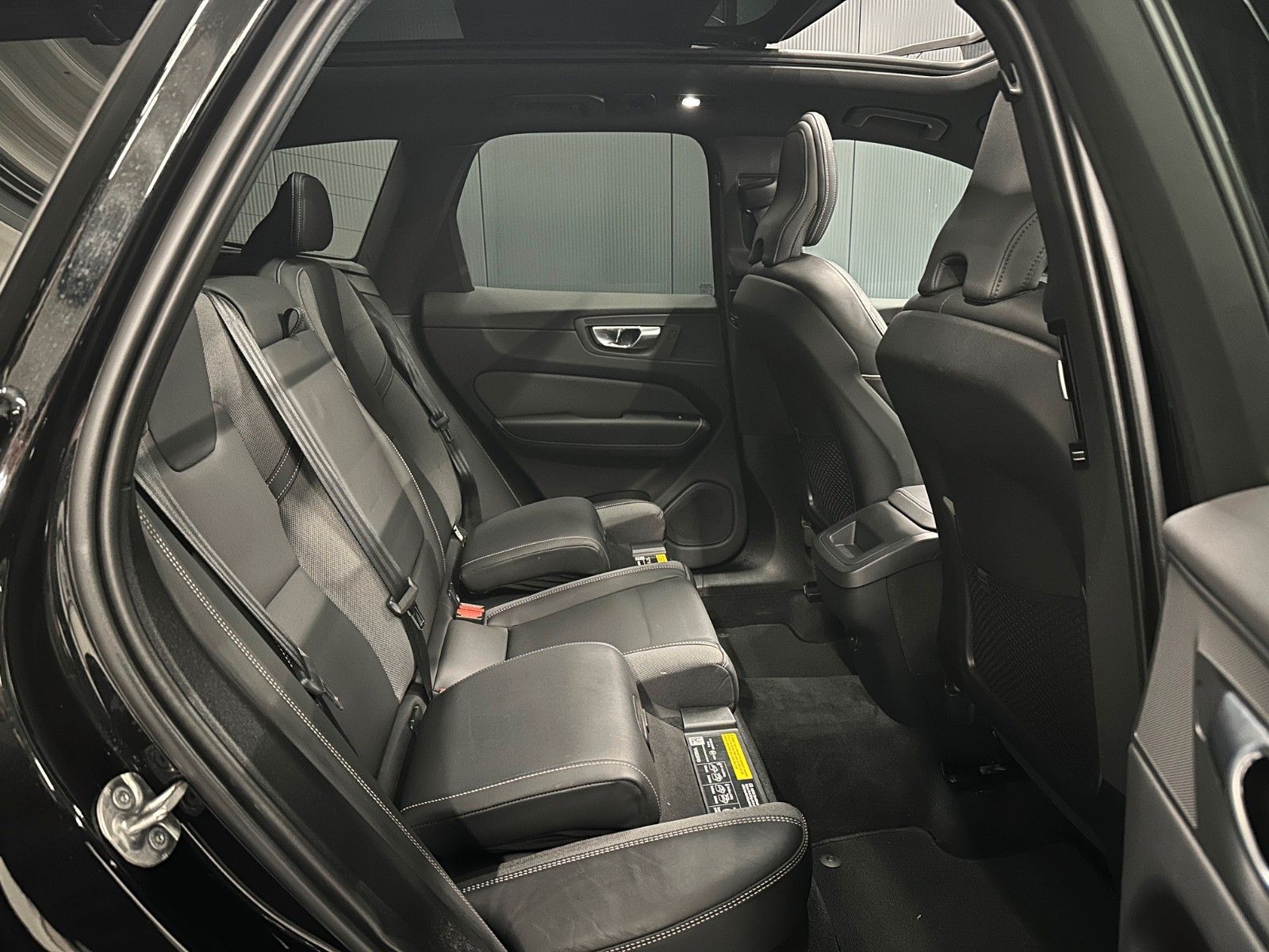 Volvo XC60 Plus Black Edition AWD*21Zoll*PANORAMA*AHK*