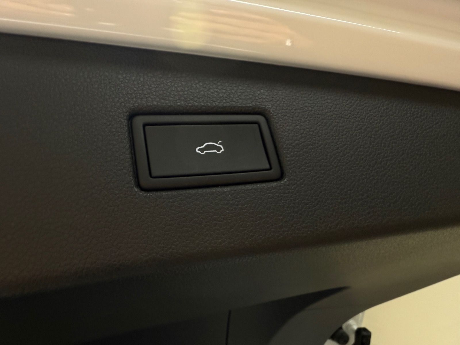 Volkswagen Tiguan R-Line 1.5 TSI DSG - Samsaru's Car Outlet