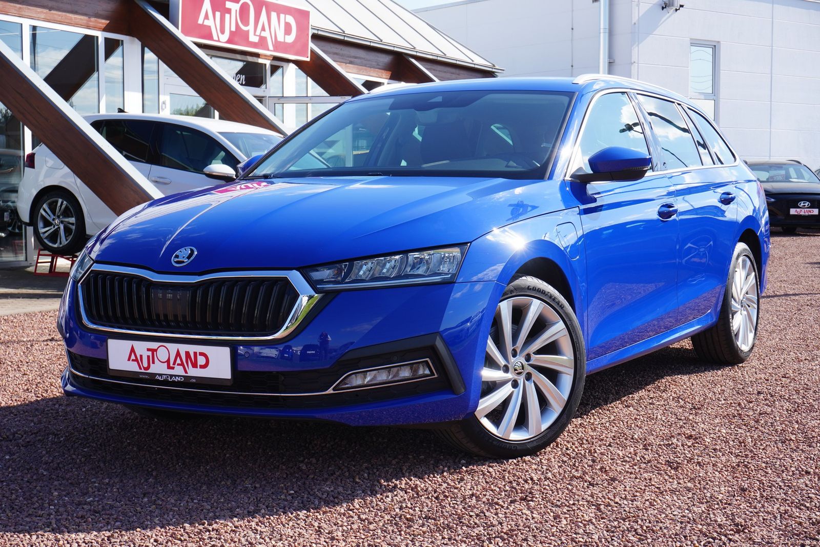Skoda Octavia Combi 1.4 TSI iV Style - Samsaru's Car Outlet