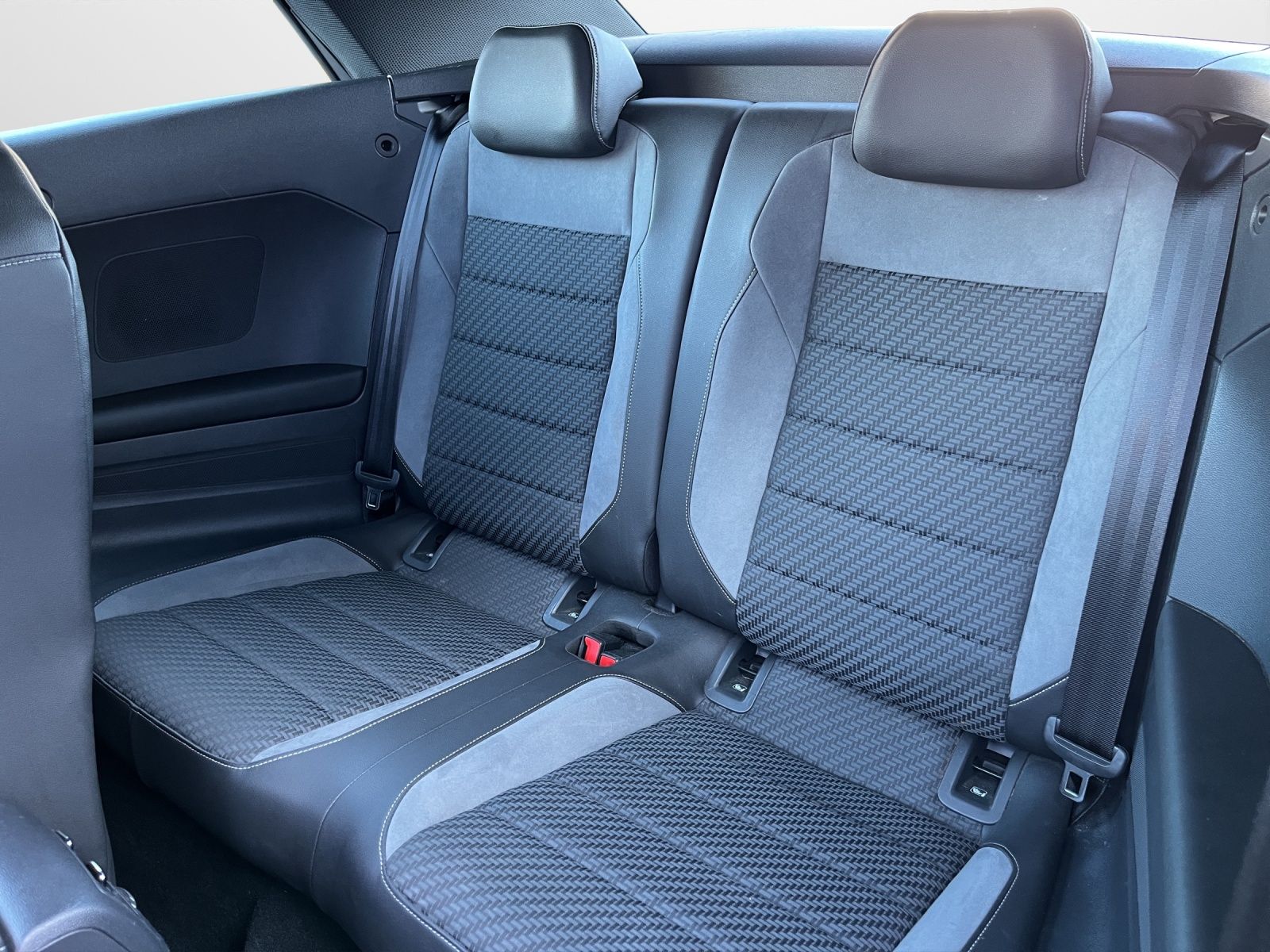 Volkswagen T-Roc 1.5 TSI DSG R-Line Black - Samsaru's Car Outlet