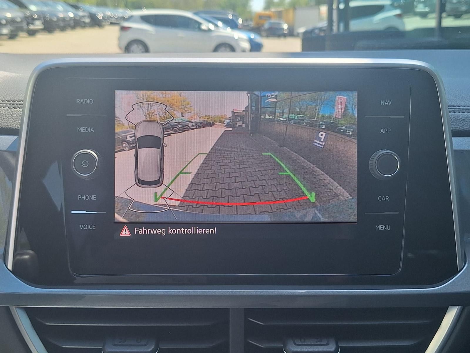 Volkswagen T-Roc Style 2.0 TDI DSG - Samsaru's Car Outlet