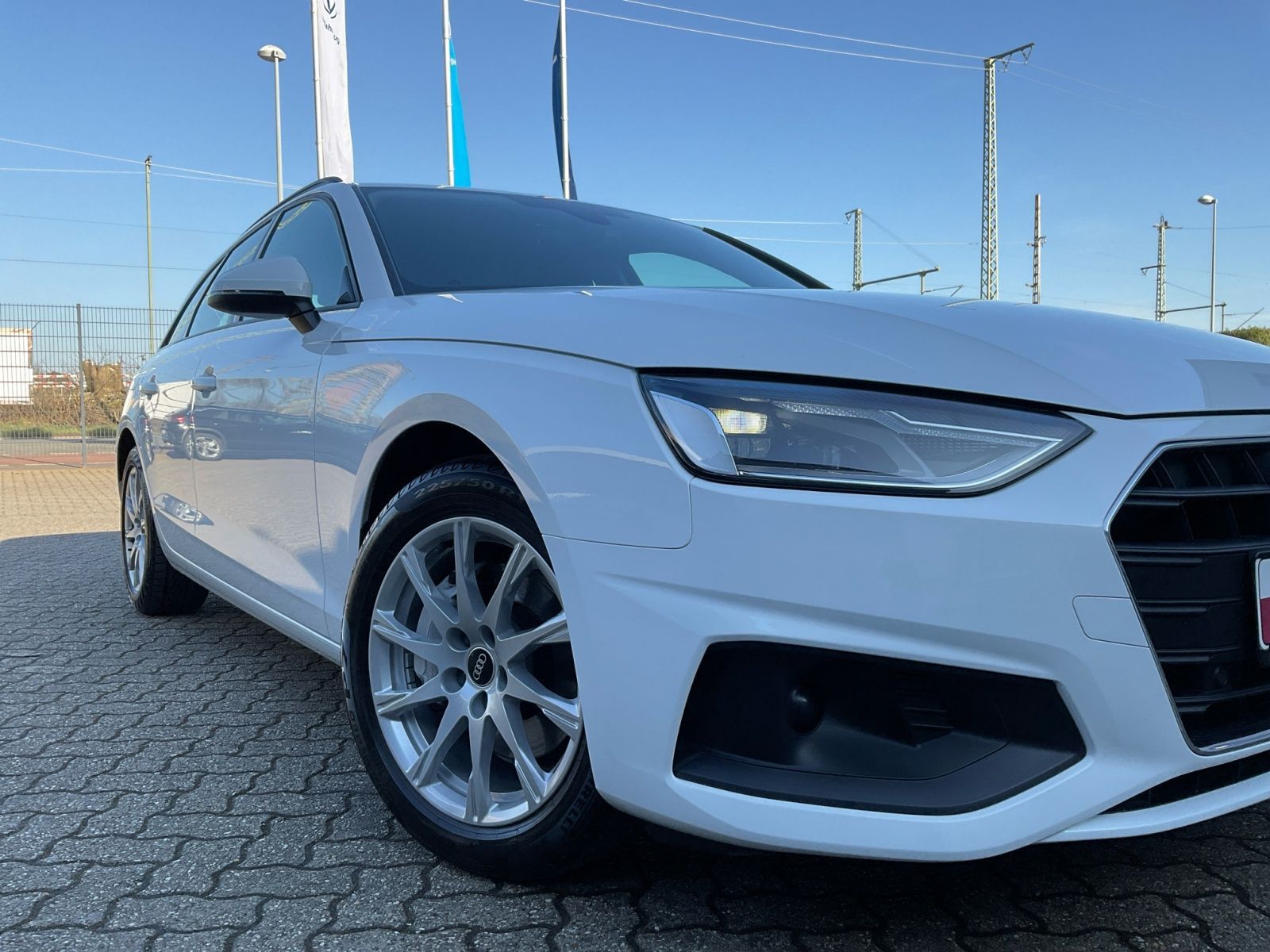 Audi A4 Avant 40 TDI S tronic Business - Samsaru's Car Outlet