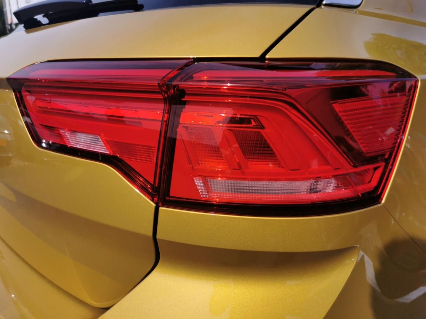 Volkswagen T-Roc Active 1.5 TSI DSG - Samsaru's Car Outlet