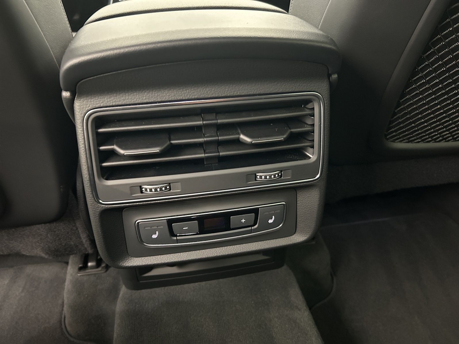 Audi Q8 55 TFSI e quattro - Samsaru's Car Outlet
