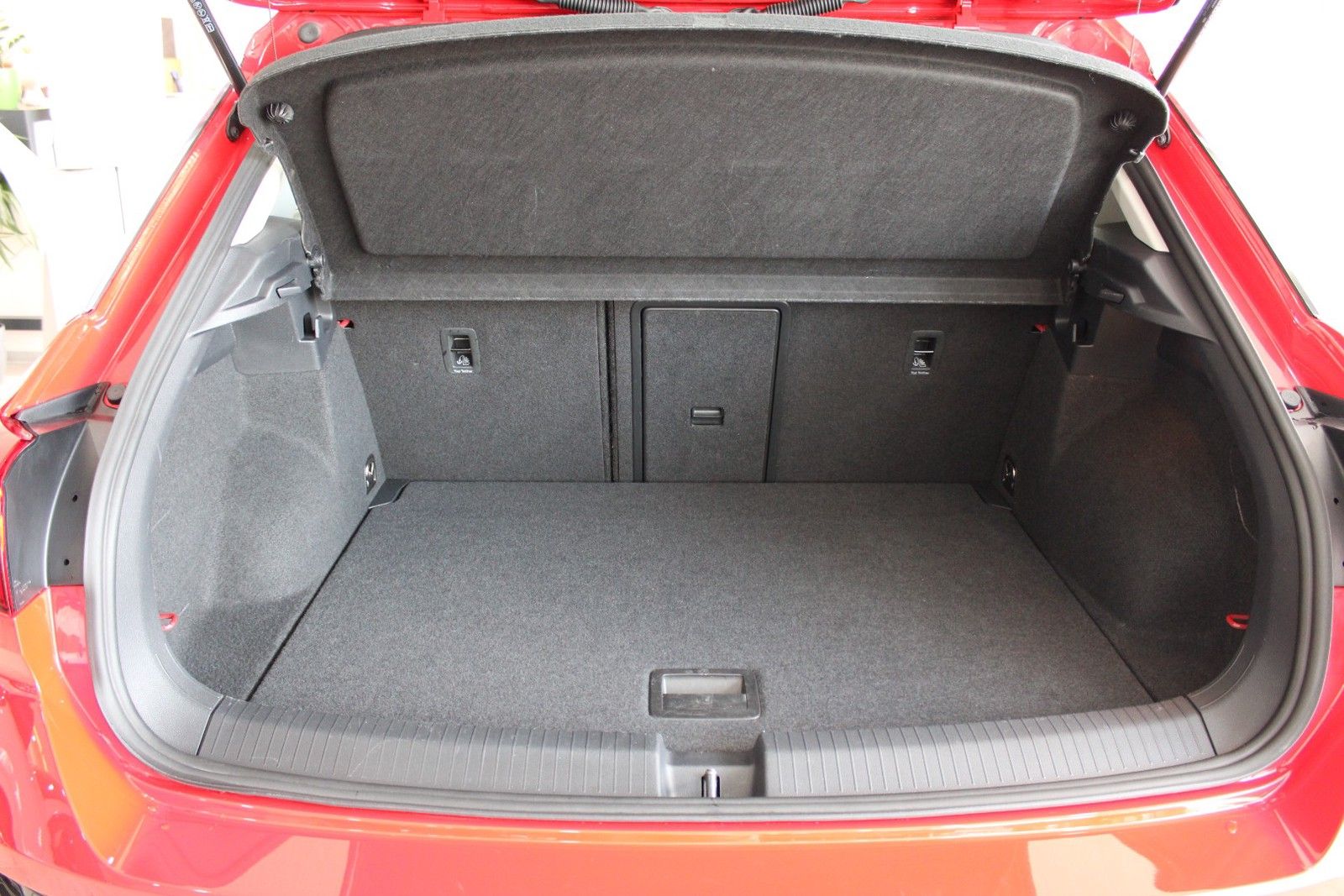Volkswagen T-Roc 1.5 TSI Style - Samsaru's Car Outlet