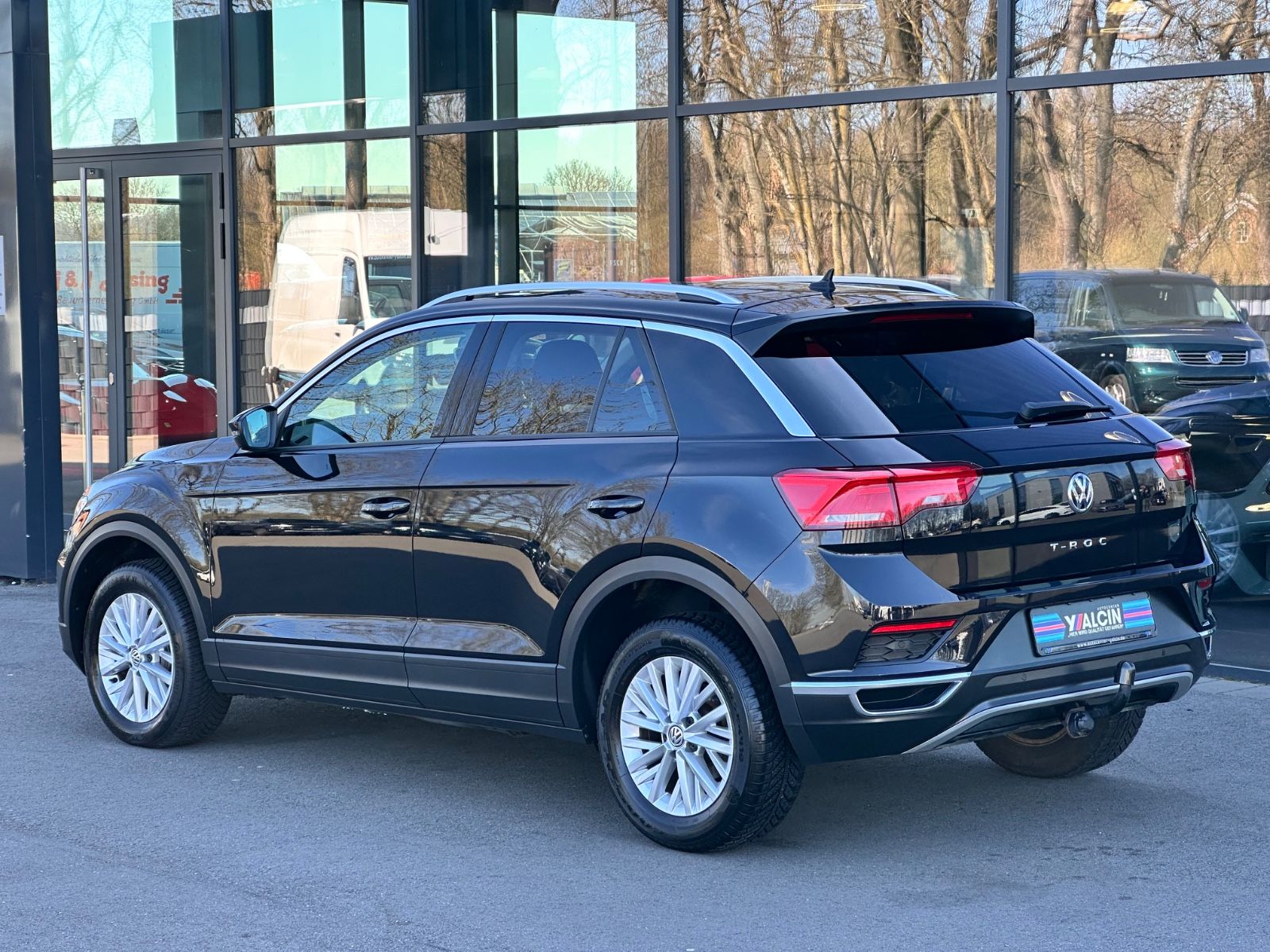 Volkswagen T-Roc 2.0 TDI SCR DSG Style - Samsaru's Car Outlet