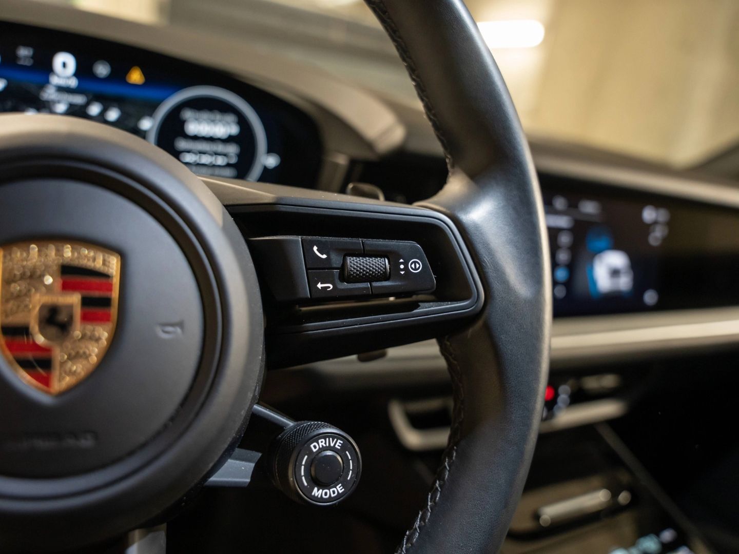 Porsche Cayenne E-Hybrid Beifahrerdisplay Massagesitze