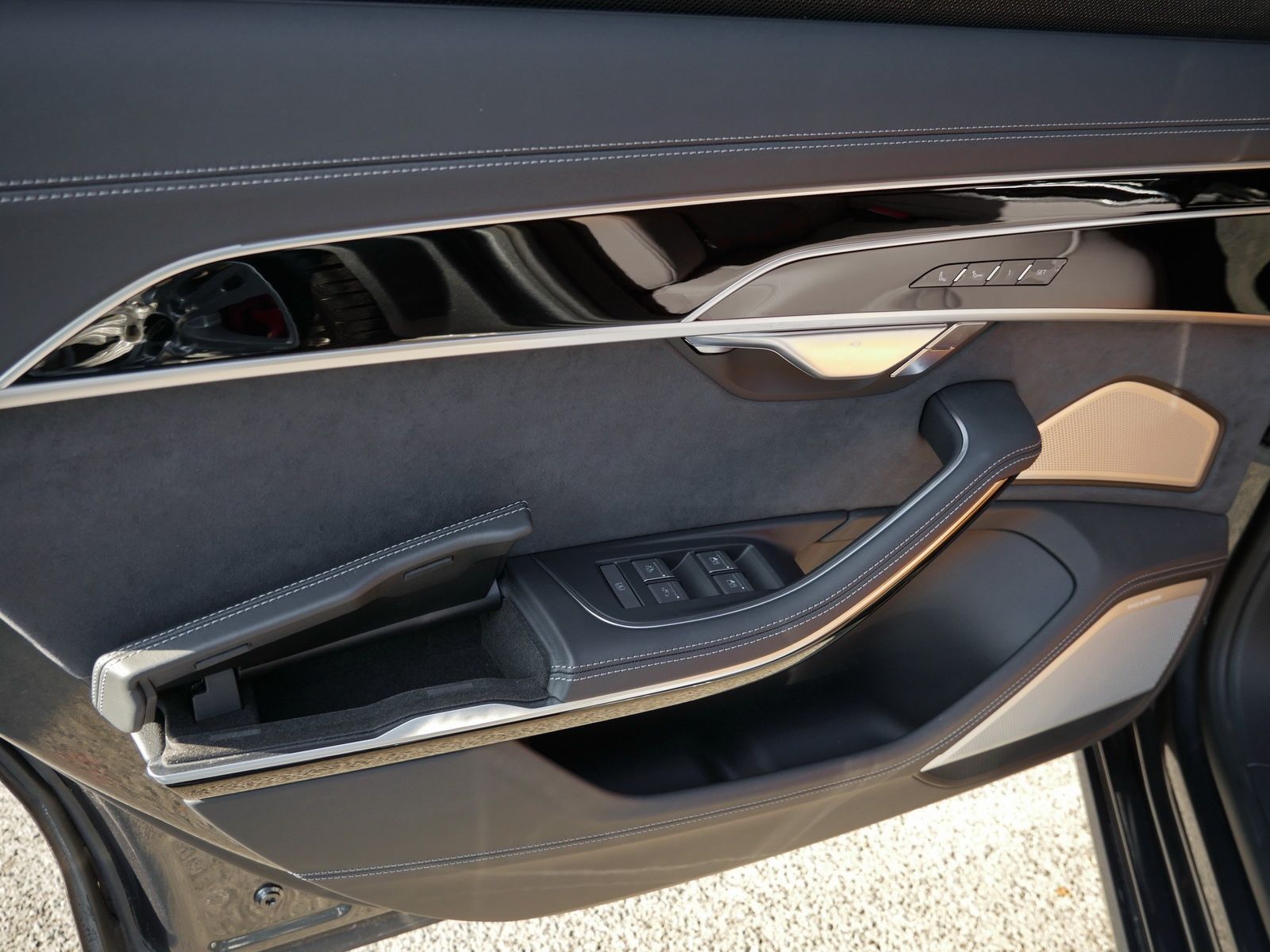 Audi A8 L 60 TFSI S-Line - Samsaru's Car Outlet