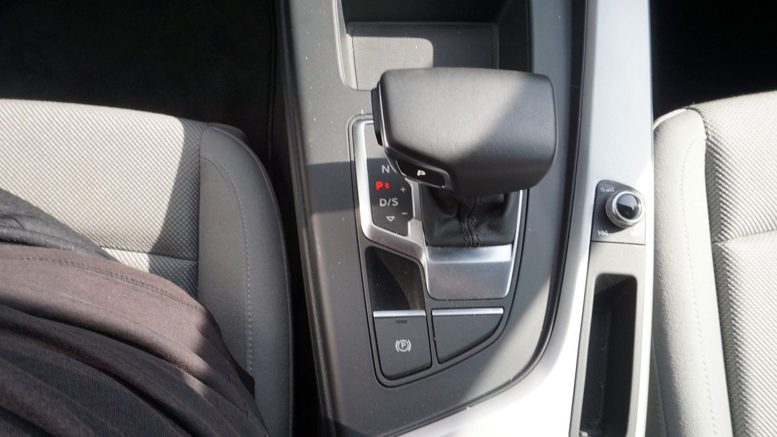 Audi A4 Avant 40 TDI Quattro Advanced - Samsaru's Car Outlet