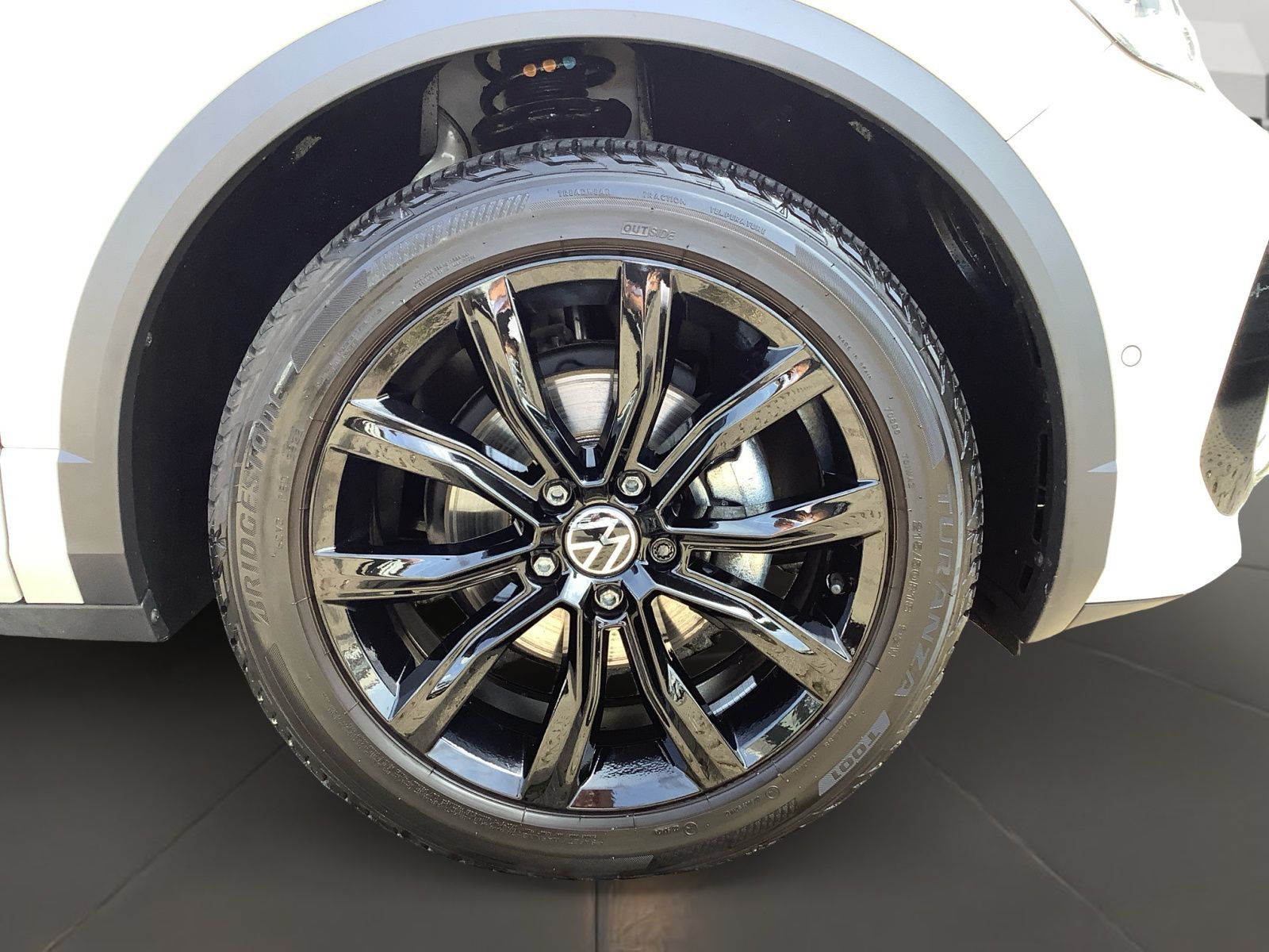 Volkswagen T-Roc 1.5 TSI DSG R-Line - Samsaru's Car Outlet