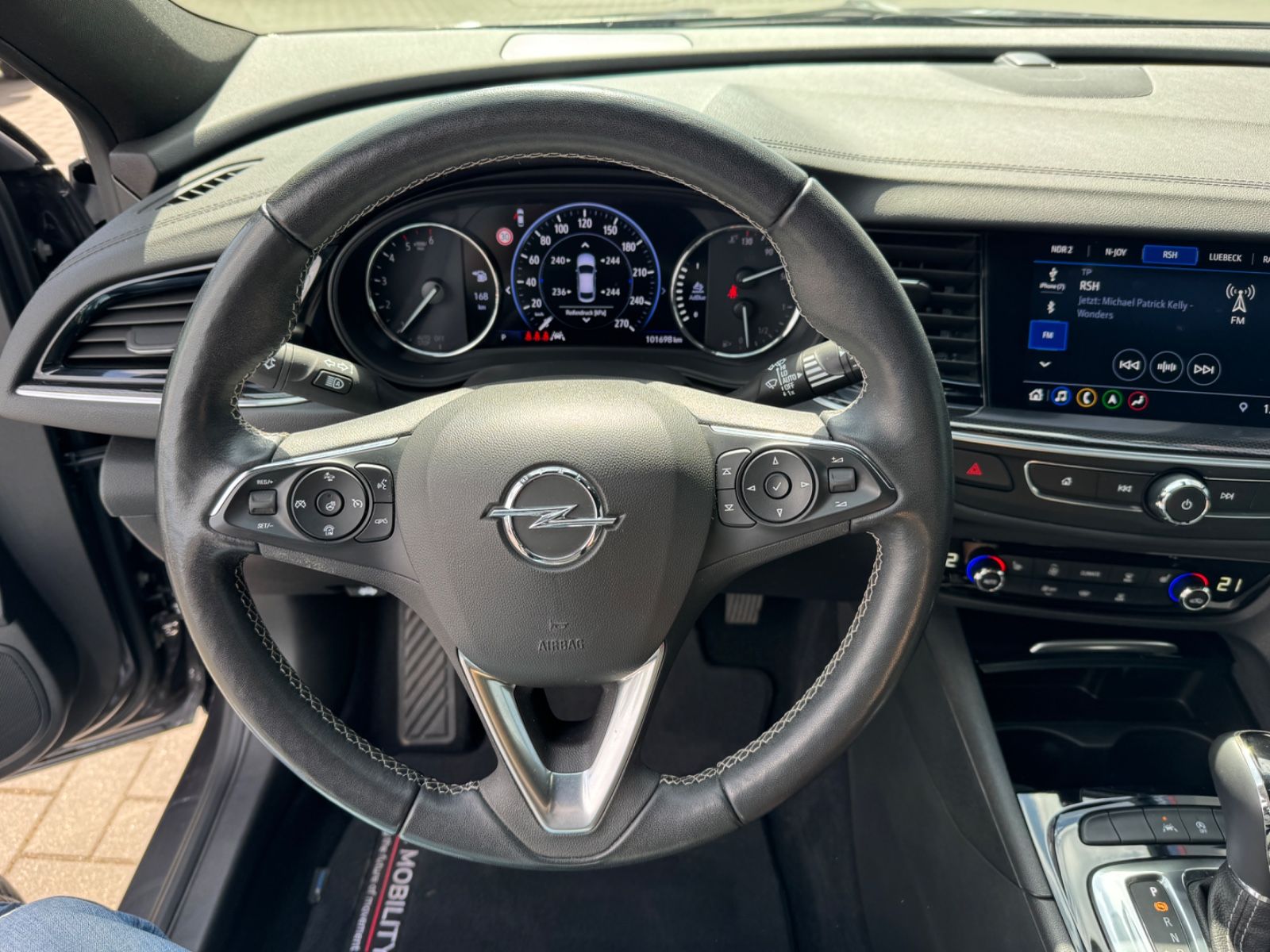 Opel Insignia B Sports Tourer Business - Samsaru's Car Outlet
