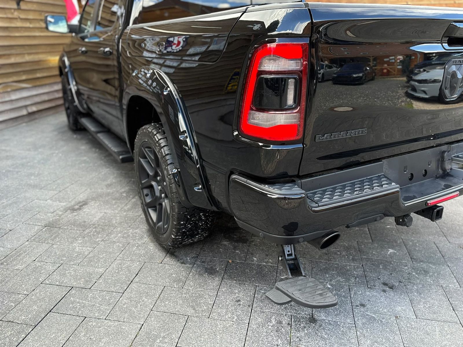 Dodge RAM 1500 Laramie Night Rambox 360° Alpine LPG