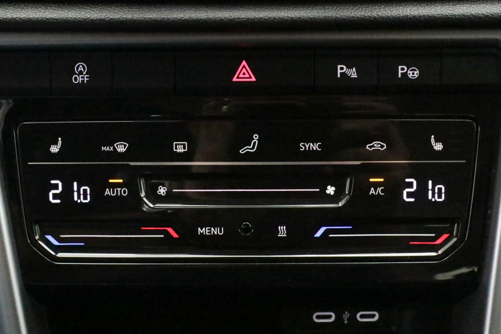 Volkswagen T-ROC 1.5 TSI DSG Life - Samsaru's Car Outlet