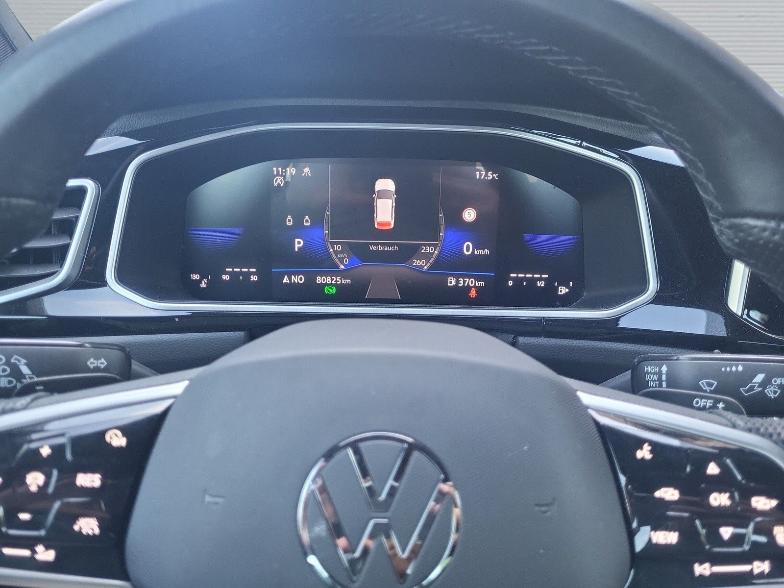 Volkswagen T-Roc 1.5 TSI R-Line - Samsaru's Car Outlet