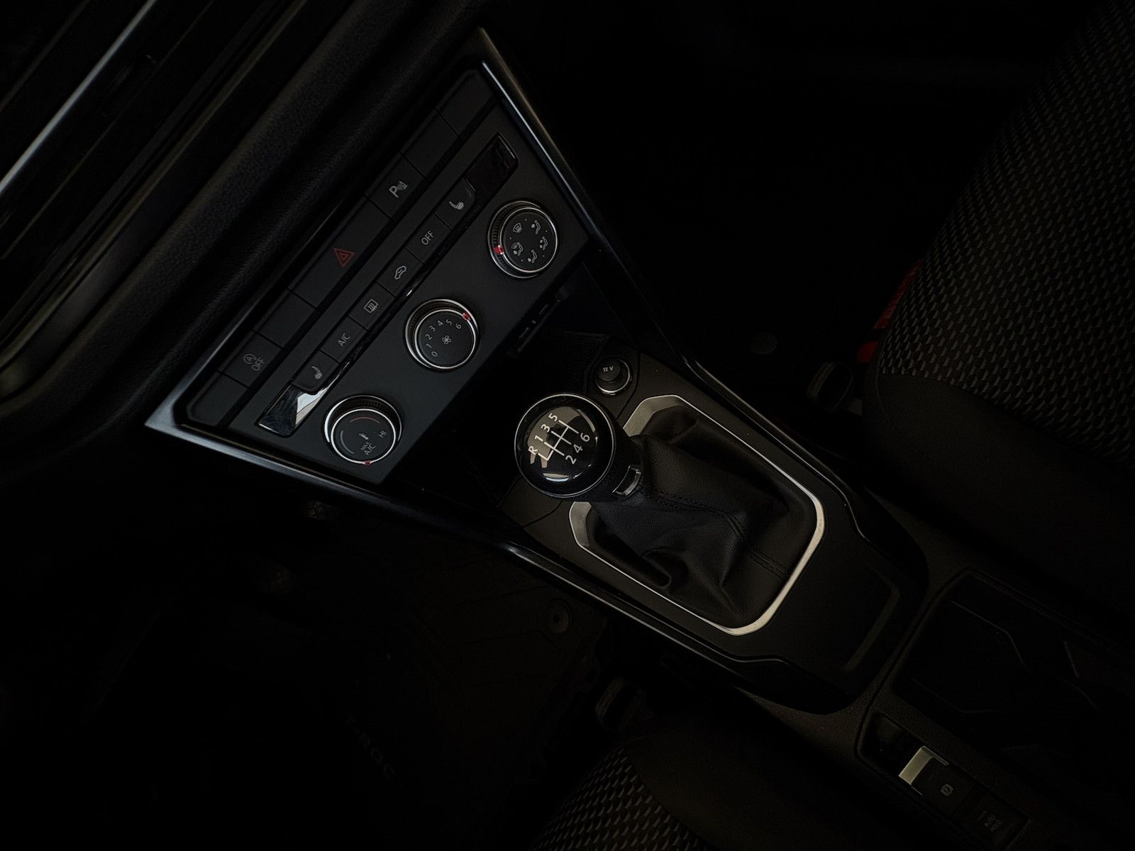 Volkswagen T-Roc 2.0 TDI - Samsaru's Car Outlet