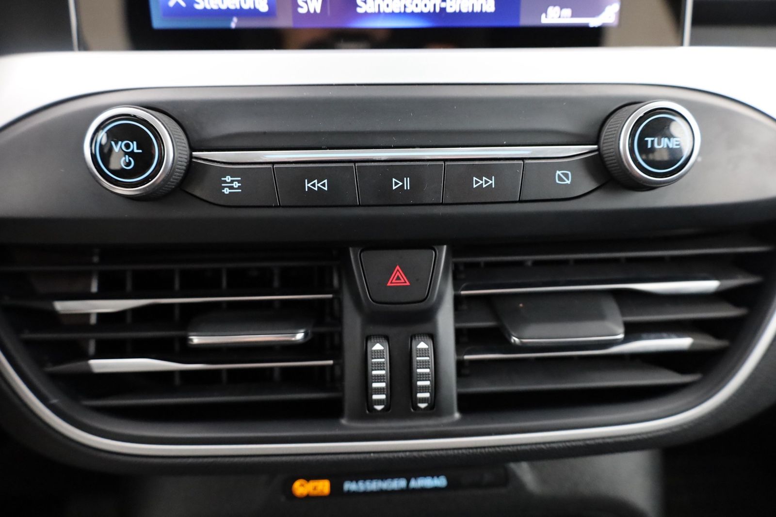 Ford Focus Turnier 2.0 EcoBlue Aut. - Samsaru's Car Outlet