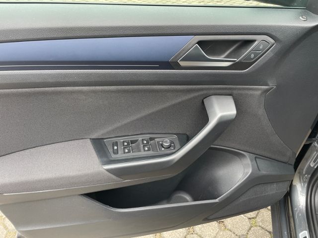 Volkswagen T-Roc Style United 1.0 TSI - Samsaru's Car Outlet