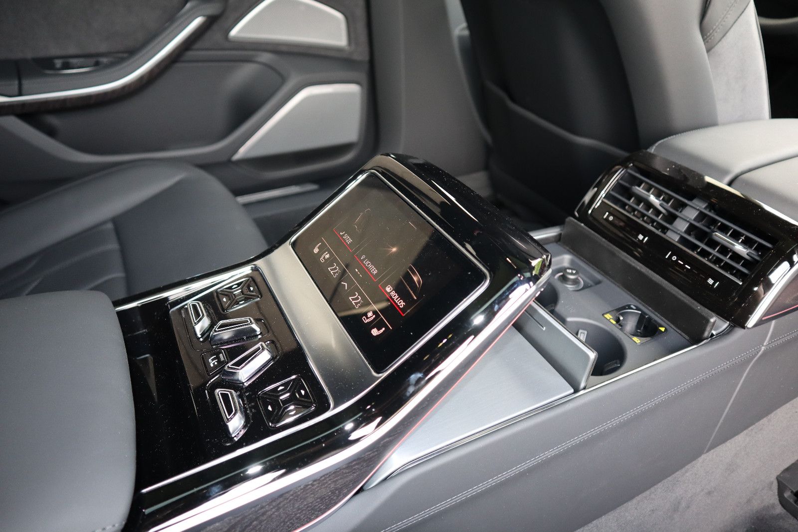 Audi A8L 60 TFSI e lang exclusive S-LINE - Samsaru's Car Outlet