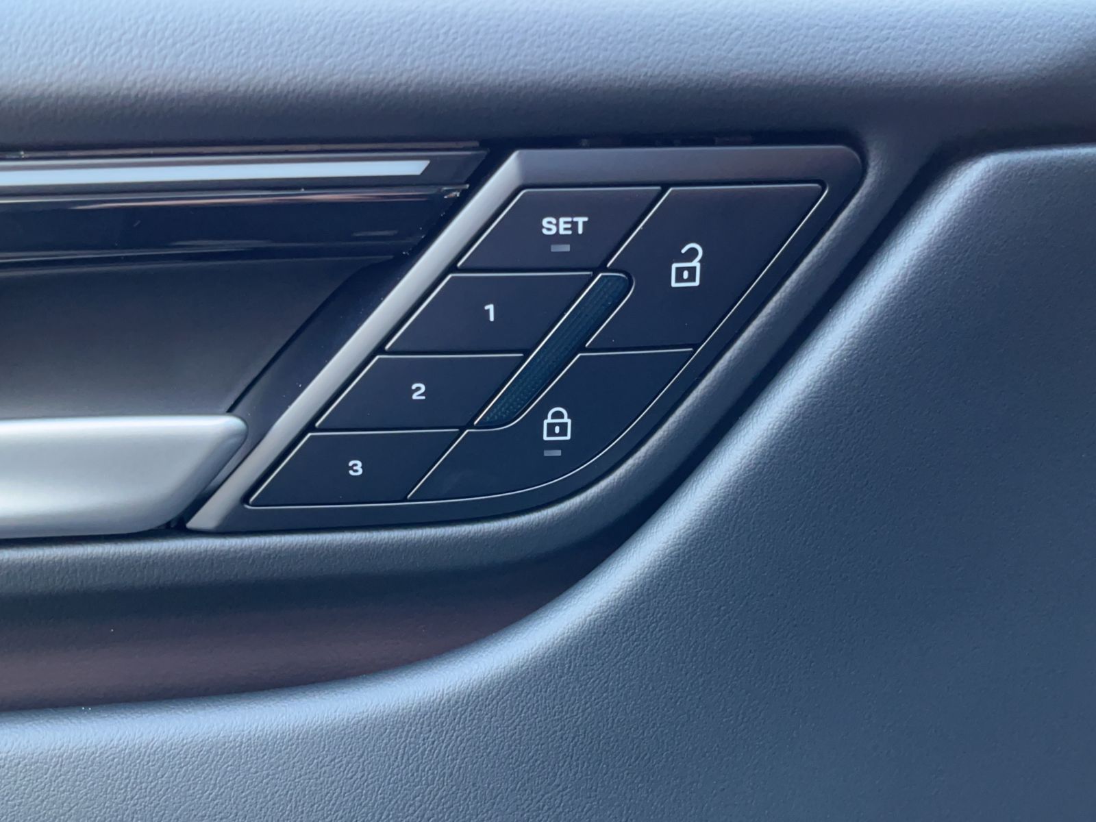 Porsche Macan 4 - Samsaru's Car Outlet
